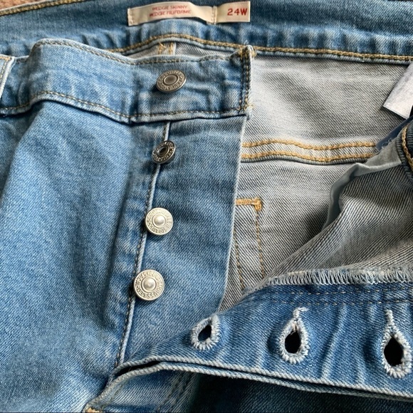 Levi's Wedgie Skinny Jeans Frayed Hem - Picture 6 of 9